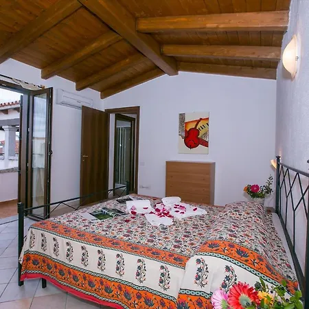 Sleeps 7 Air Con Apartamento Budoni