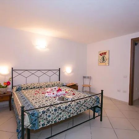 Sleeps 7 Air Con Apartamento Budoni