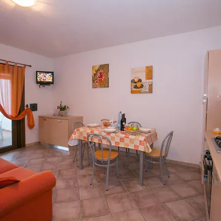 Sleeps 7 Air Con Budoni