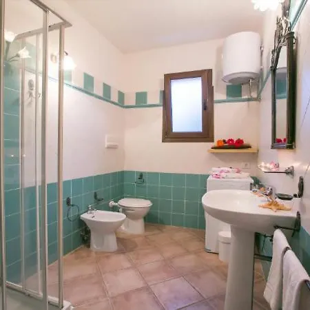 Sleeps 7 Air Con * Budoni